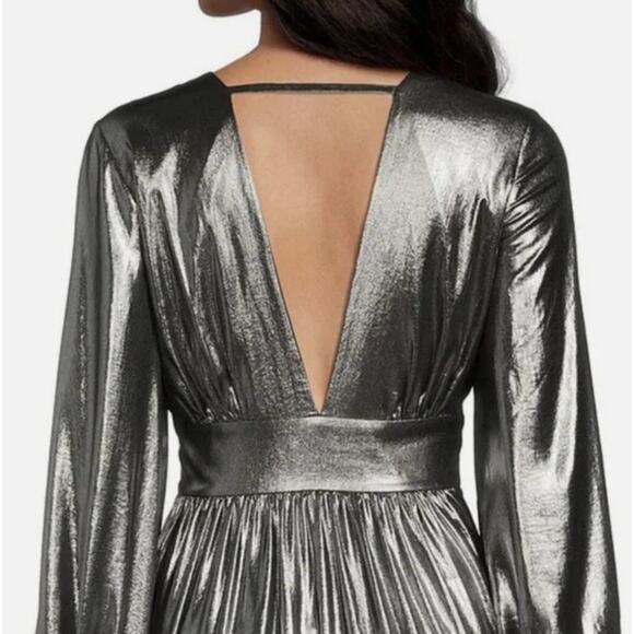Gianni Bini Zella Metallic Plunging Long Sleeve Gown Slit Silver Formal US 6 NWT - Picture 3 of 15